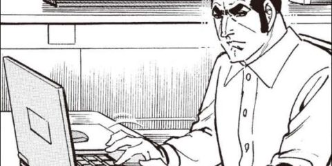 黙々とパソコンで仕事中のゴルゴ13